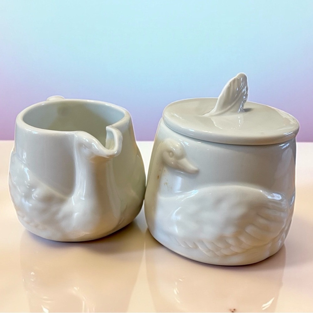Innovations swan sugar and creamer, vintage, made in Japan, excellent condition